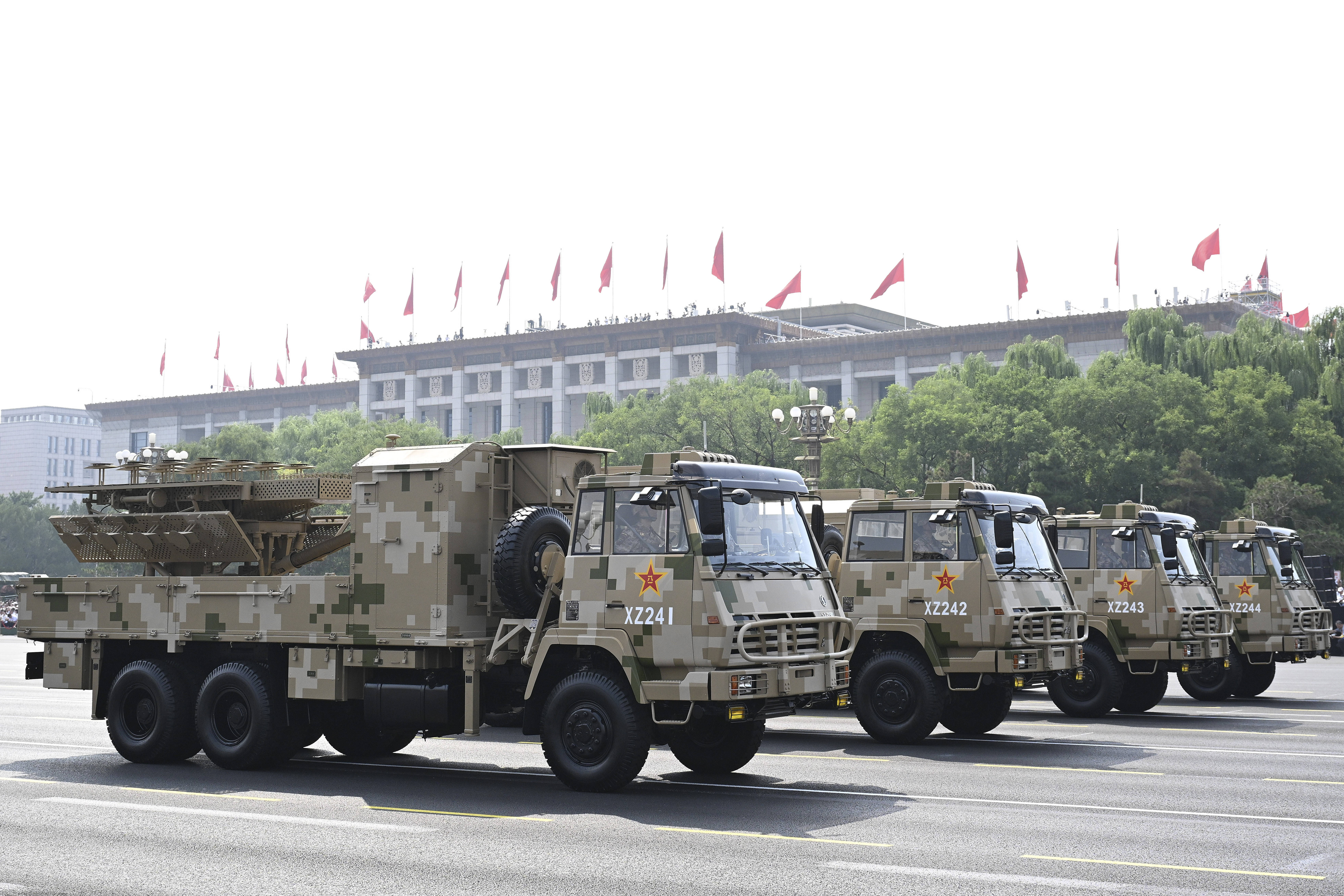 电子对抗方队由军事航天部队某基地某大队,北部战区陆军某部等抽组