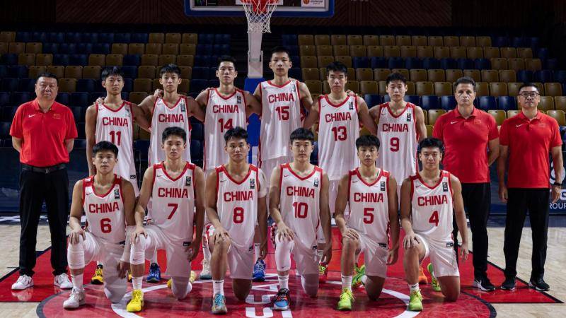 U16男篮亚洲杯中国队不敌澳大利亚队 时隔七年再度斩获亚军