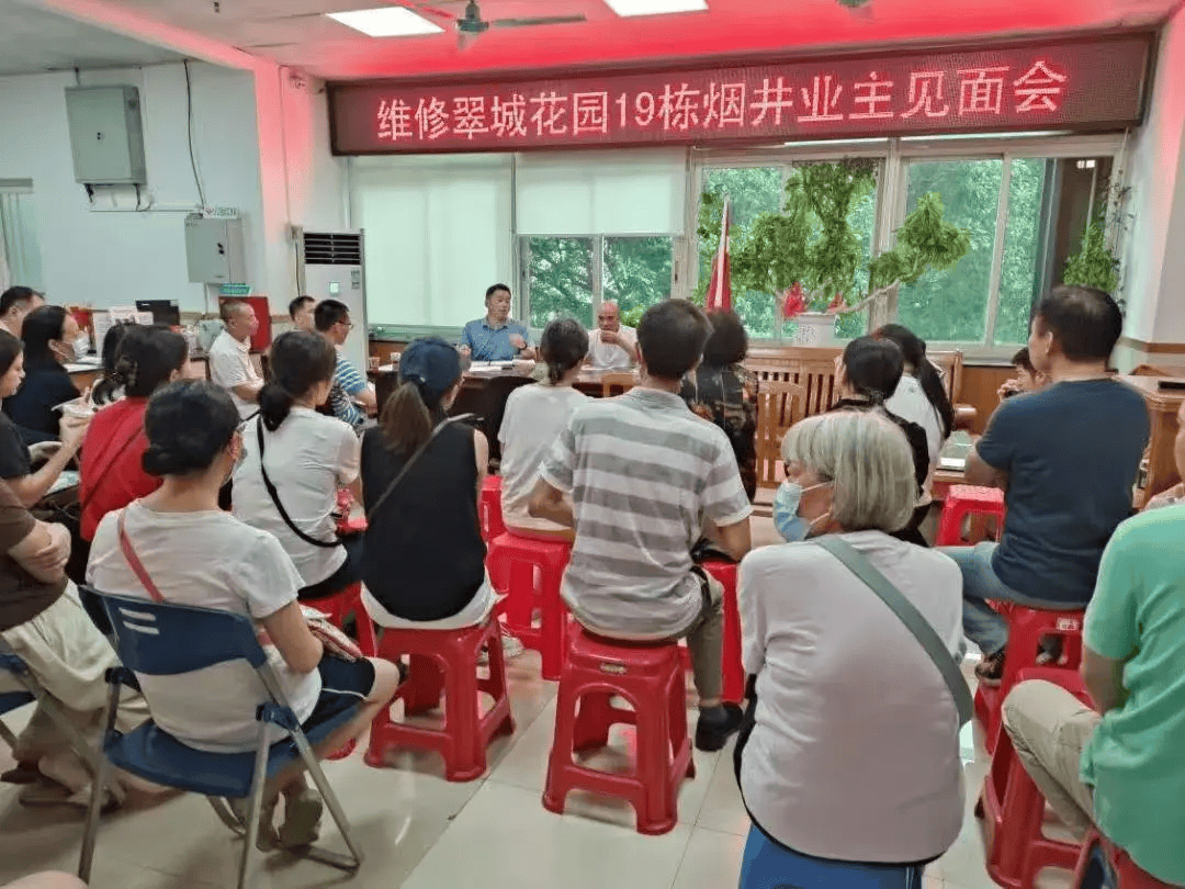 “家里像蒸笼一样，桌上都是油”，广州一小区低层有多家餐厅营业，油烟呛人居民不敢开窗，最新回应