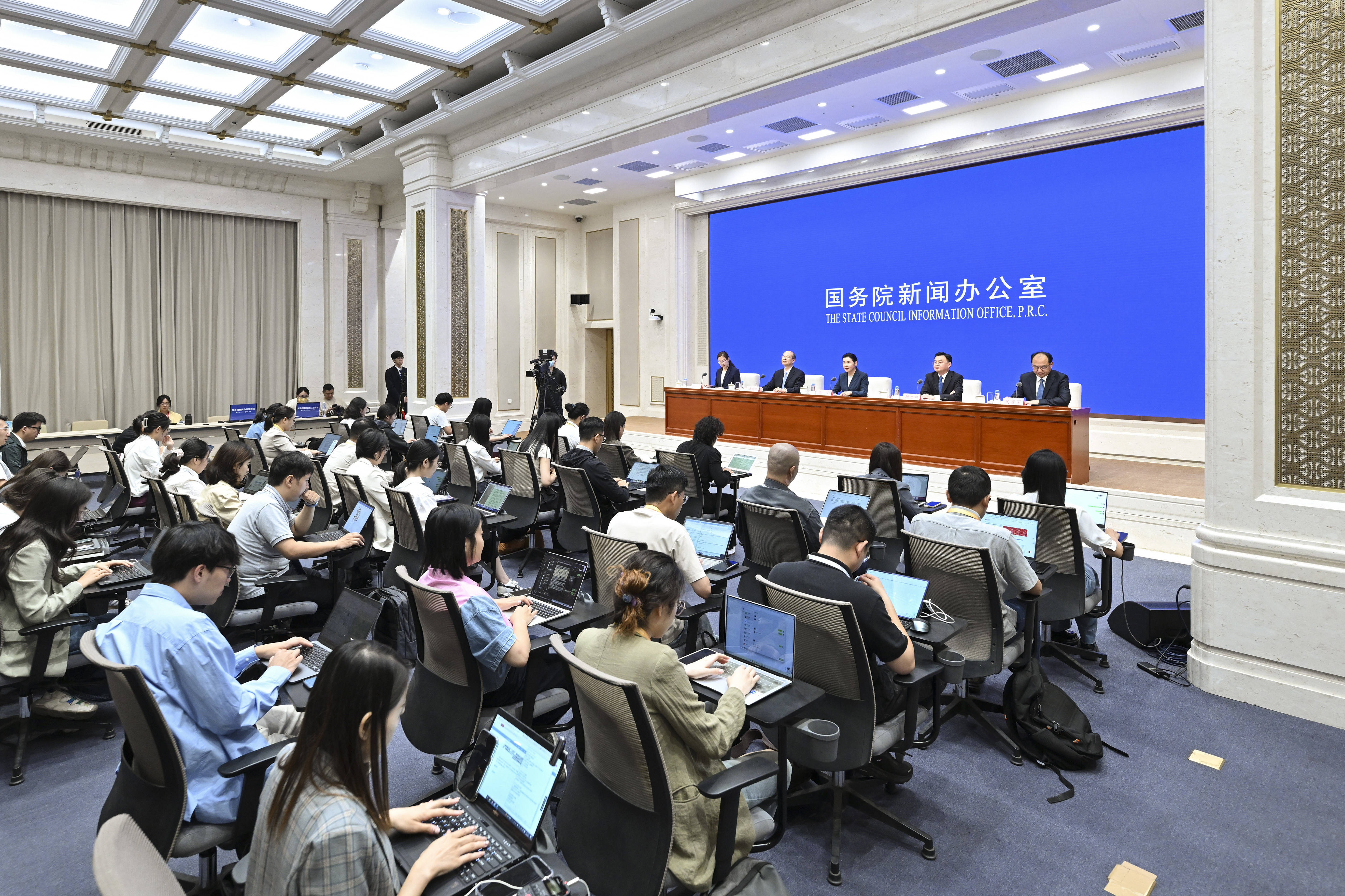 媒 |国新办举行"高质量完成十四五规划"系列主题新闻发布会