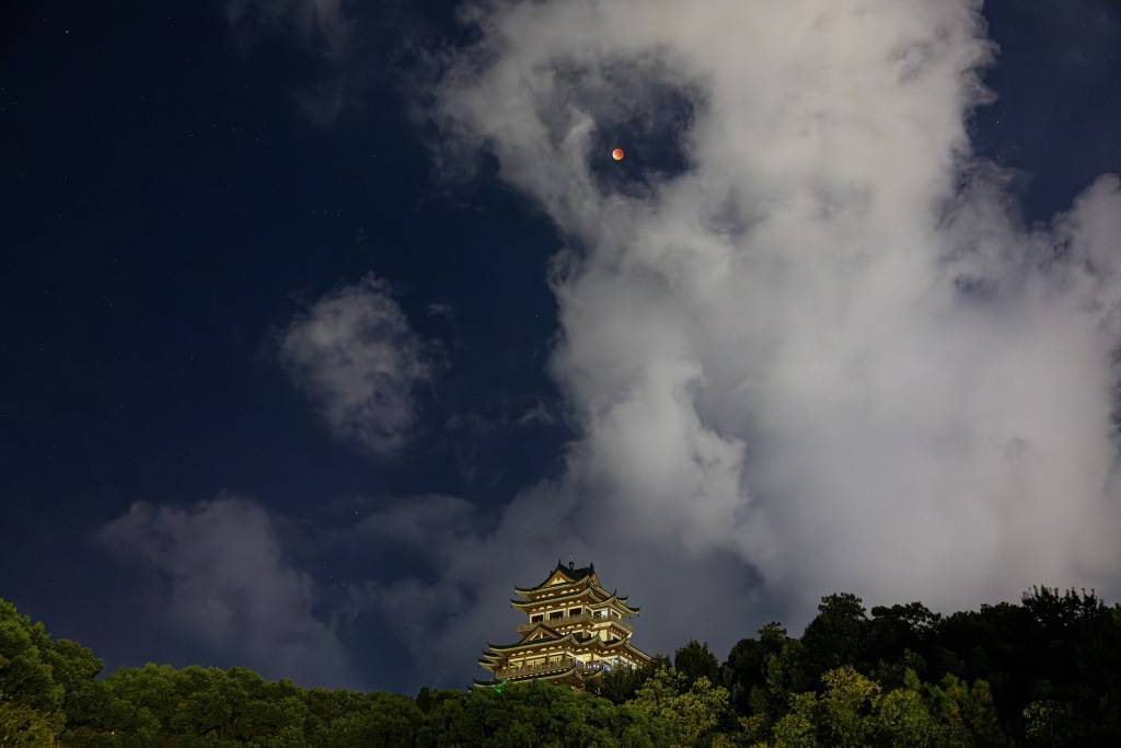 城事｜不同视角，同一种震撼！全球红月亮神图大PK