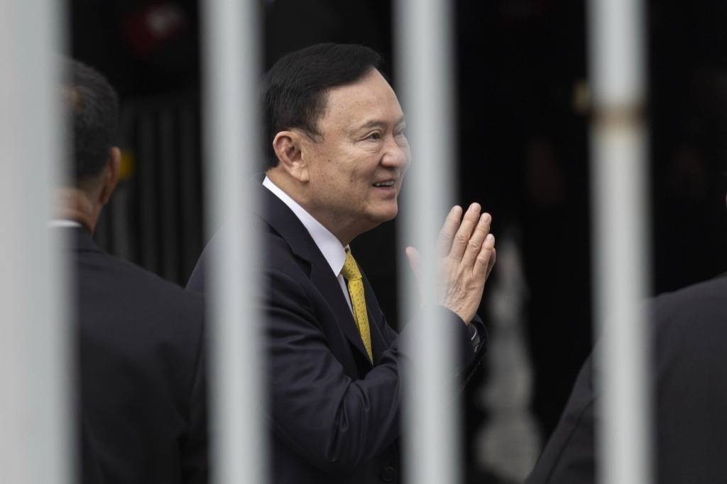 第1现场｜泰国前总理他信须重新服刑1年，已被押至监狱