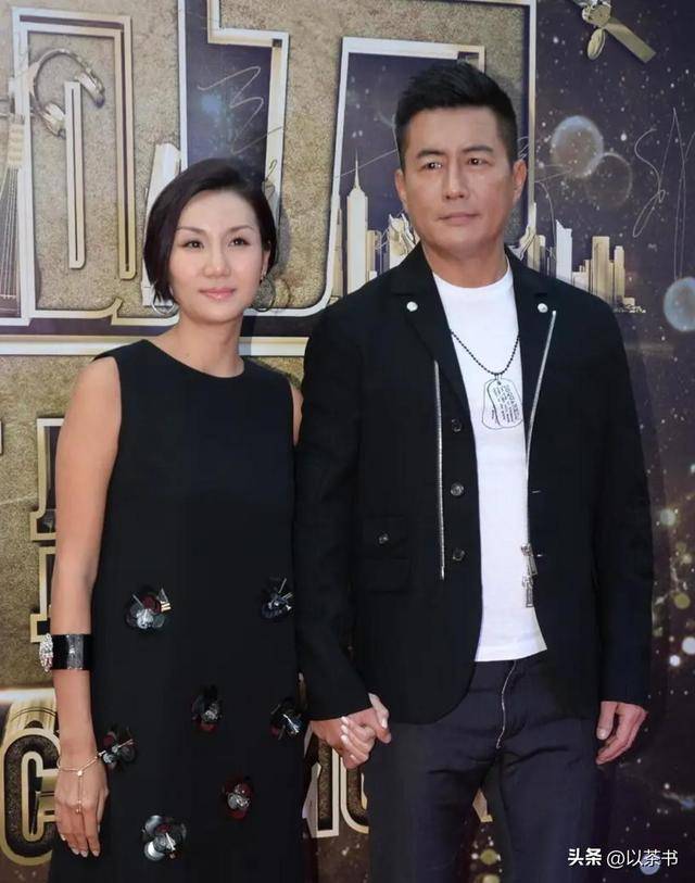 原来她就是高曙光现任妻子，气质优雅显年轻，男方眼神是真爱无疑