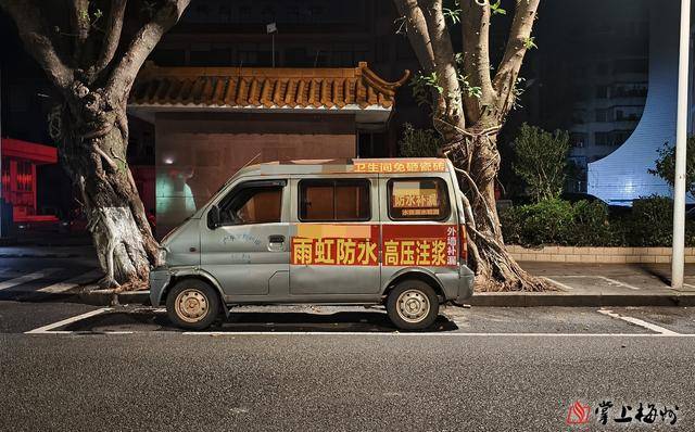 免费停车位被“僵尸车”“广告车”长期霸占，梅城这些路段该管管了！