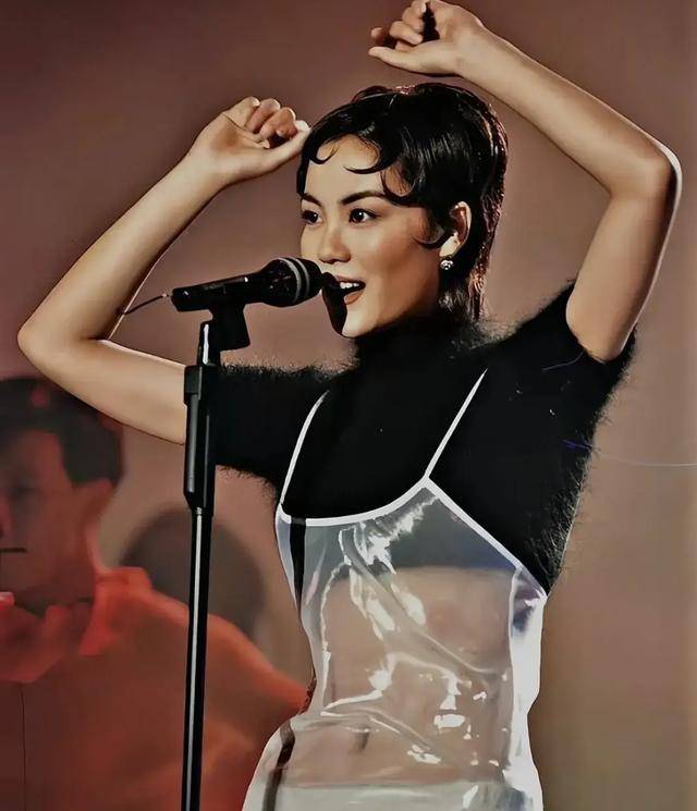 外表是仙女，私下里却是“老烟鬼”的7位女星，刘亦菲令人意外！