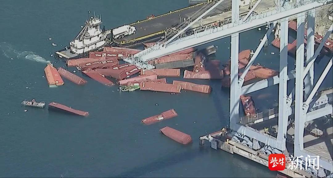 美国长滩港“密西西比号” 货轮超60个集装箱坠海