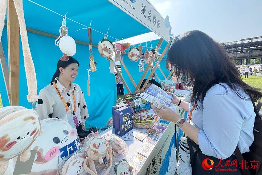 “冰墩墩”迎客 延庆邀打您卡“最美冬奥城”