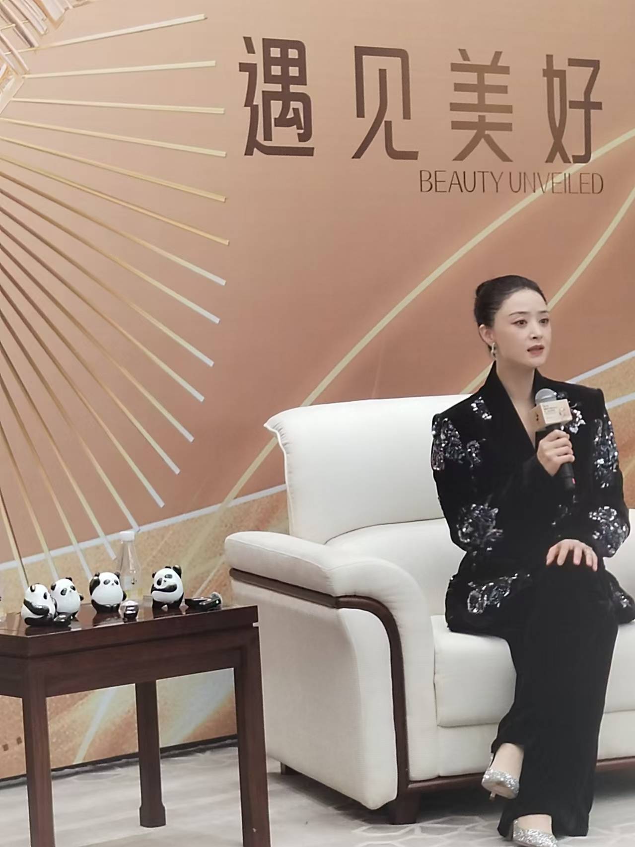 来成都参加金熊猫奖，蒋欣：今天吃了干锅鸭翅