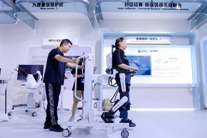 2025外滩大会人文观察：打开人机共生的大门