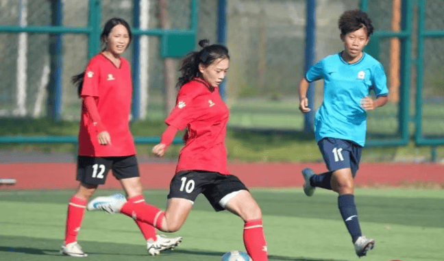 霞浦一中女足夺冠：从困境到巅峰的蜕变之路