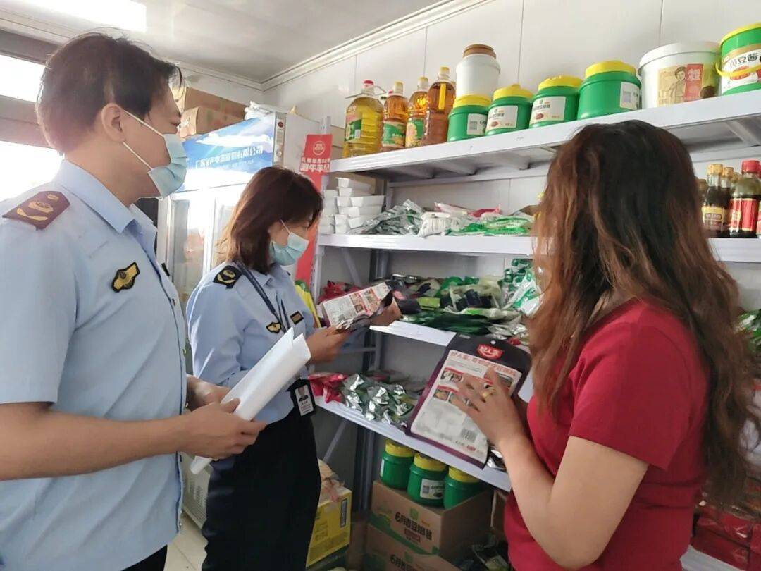 【雷霆行动】左旗市场监管局开展农村假冒伪劣食品、制售假劣肉制品专项整治“回头看”工作