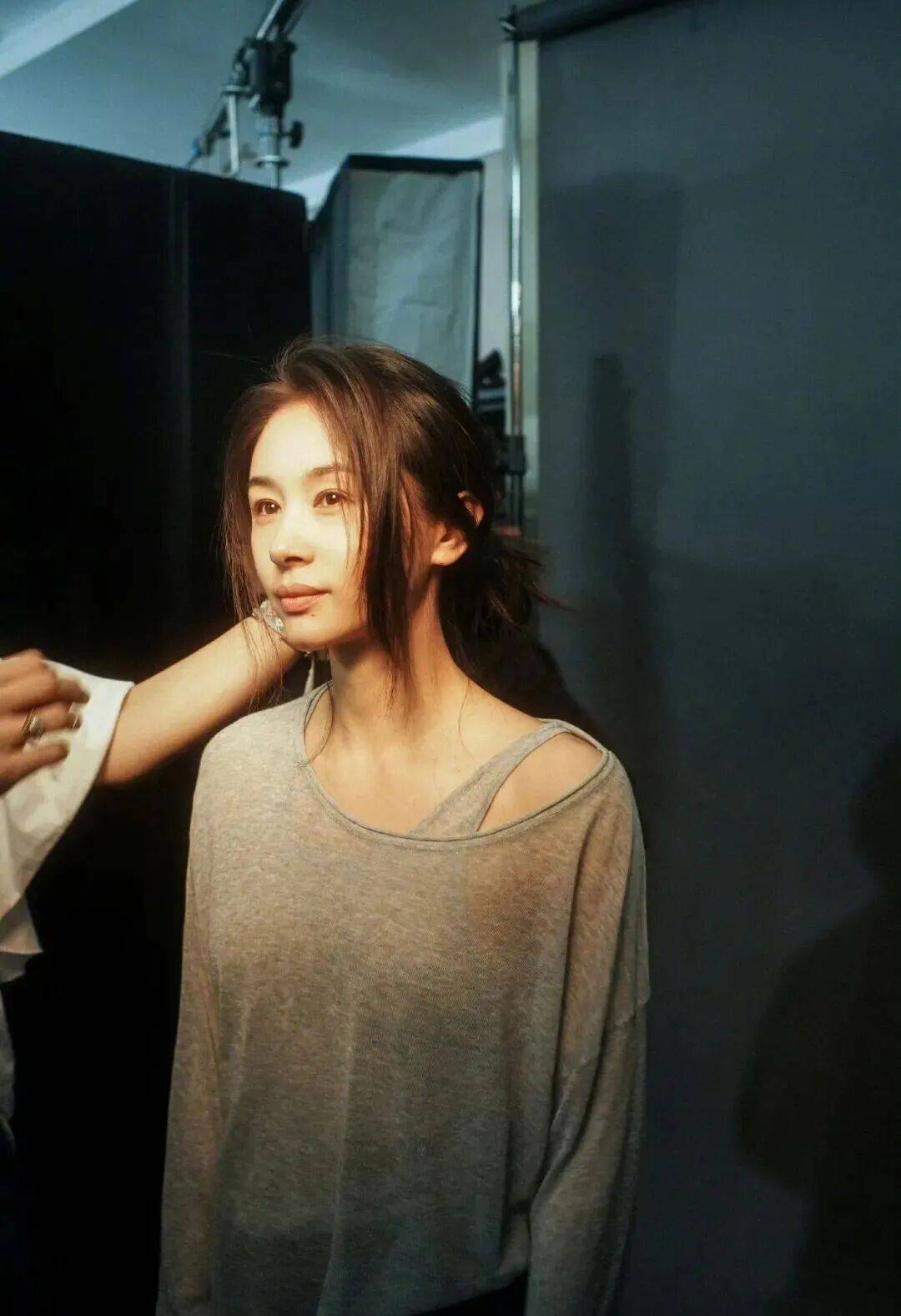 "影后"王子文:不停恋爱,去父留子