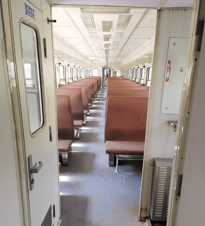 折算下来一辆11万起、不得用于运输，29辆废弃火车将拍卖 相关负责人：可做餐厅