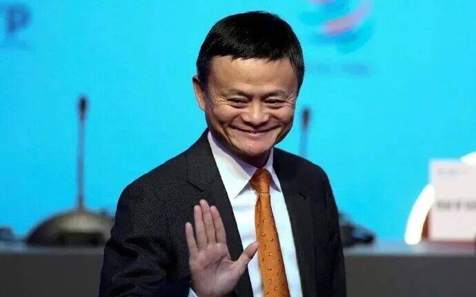 马云现身阿里园区酒吧，众人大喊“马老师”！内部人士：他回归是绝不可能的