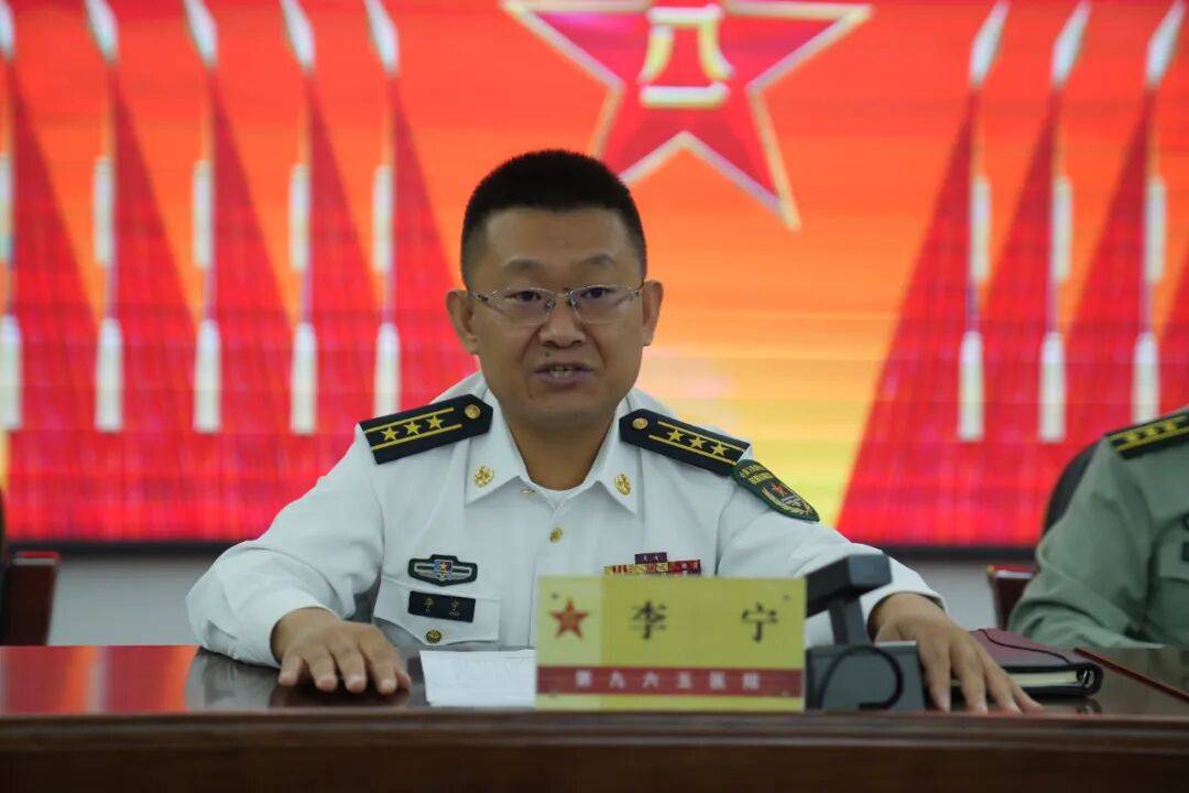 【医院要闻】告别军旗，荣光启程！第九六五医院隆重举行2025年度夏秋季士兵选晋、退役大会