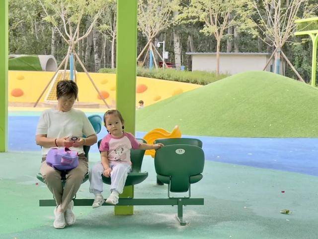 2000多把阅兵观礼椅在朝阳各大公园“安家”啦