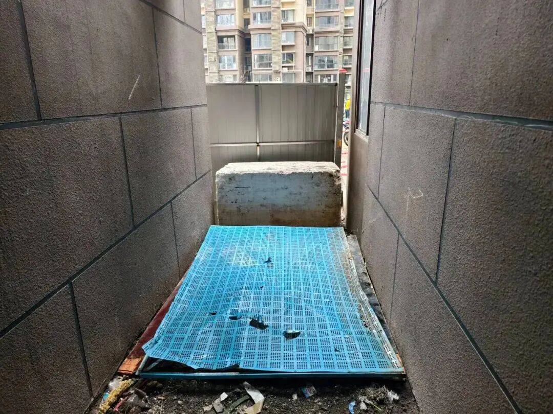 11岁男童小区坠井身亡