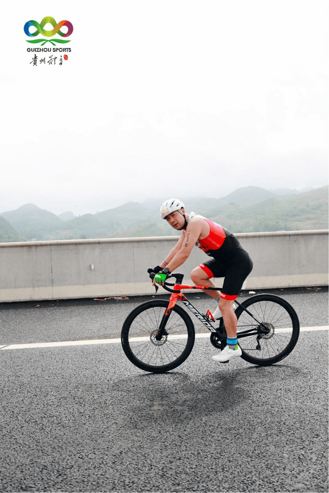 “云端”赛场竞风采 首届世界第一高桥铁人三项国际挑战赛圆满落幕