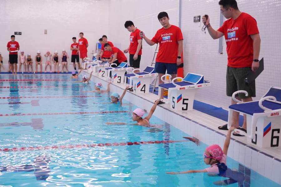 2025年徐汇区游泳比赛圆满落幕：全民参与，泳动健康生活