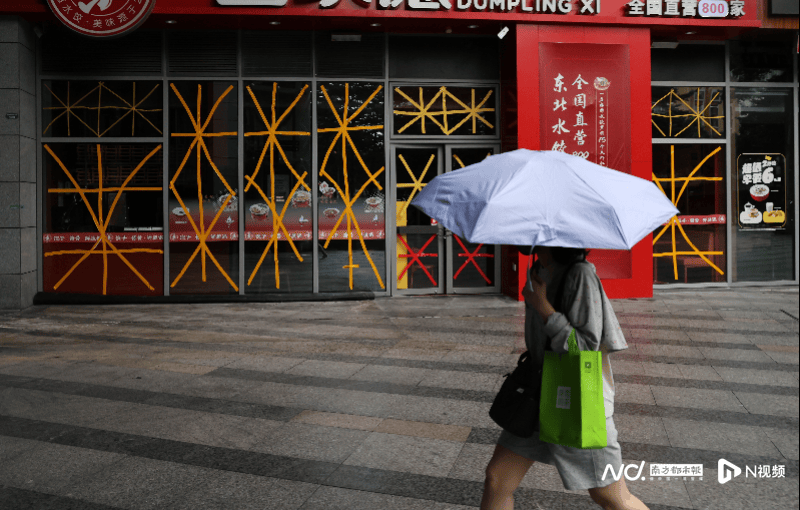 9·24“五停”中的广州市，车流人流稀疏，防风措施做足