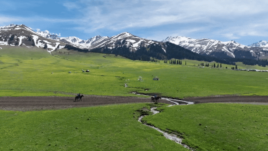 沿着公路瞰新疆：贯通天山南北——独库公路