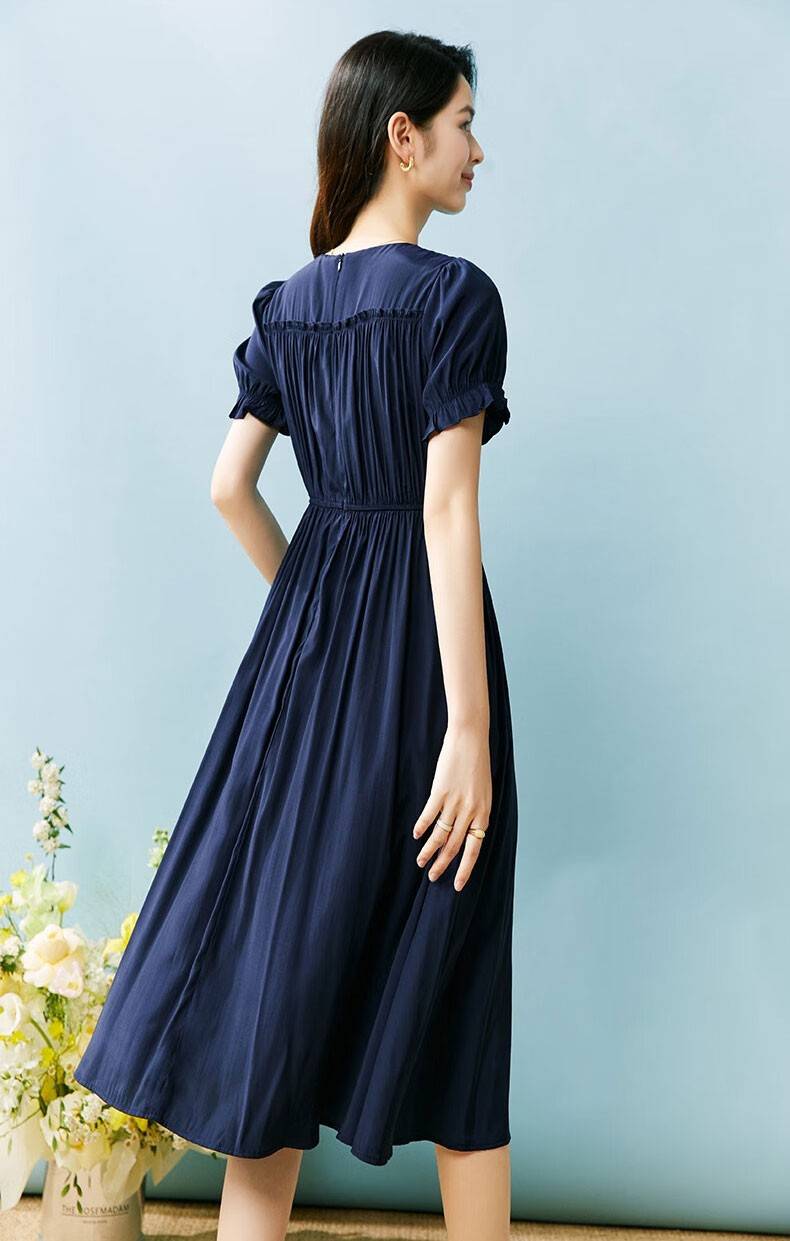 惊艳!这条淑女风连衣裙减龄又高级,日常穿搭显瘦显高又超有气质