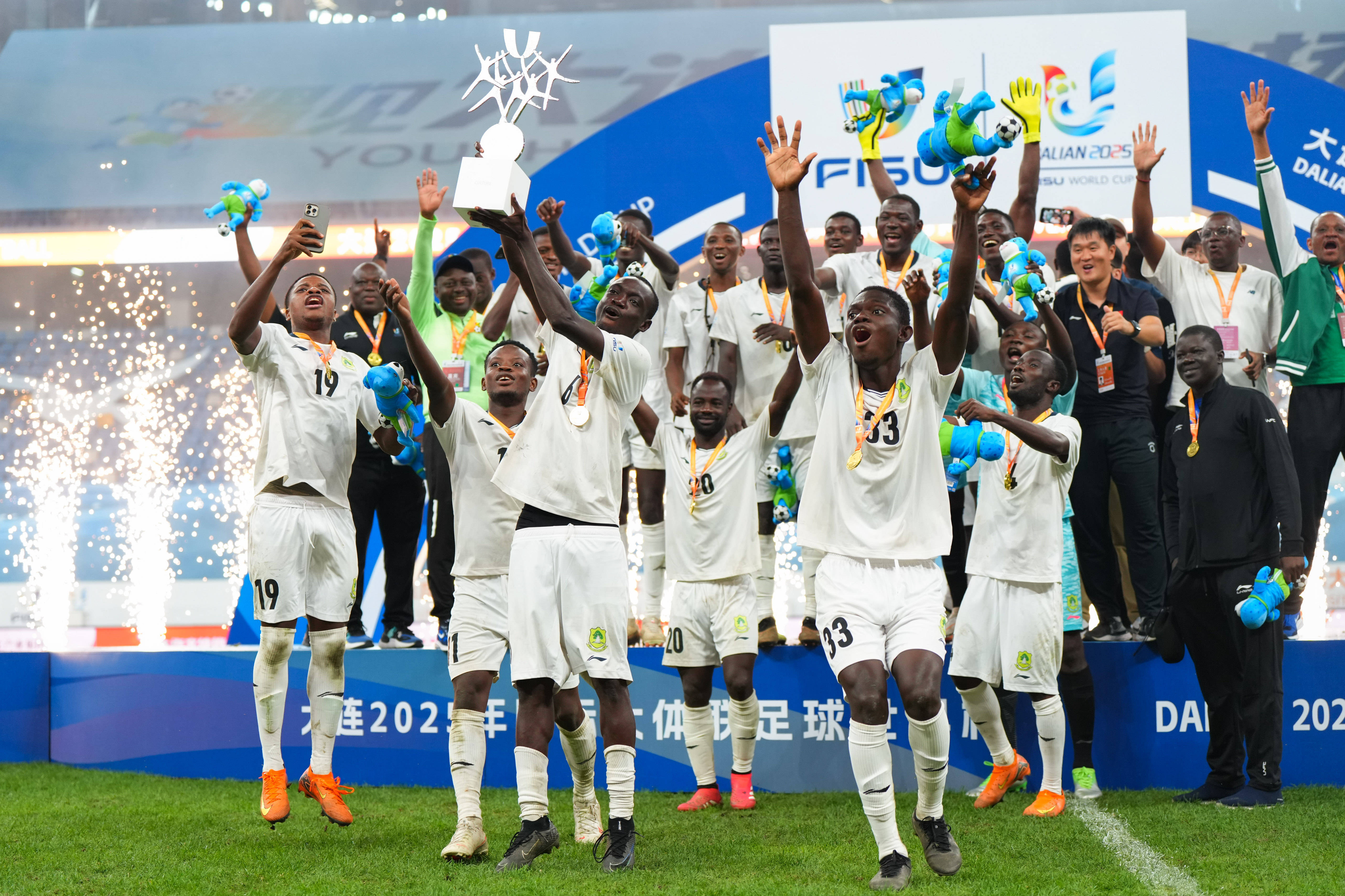 冠军世界 杯赛事回 全球足球相关图片3