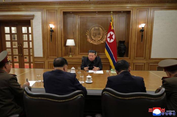 金正恩会见核部门科技人员，表示“极大满意”