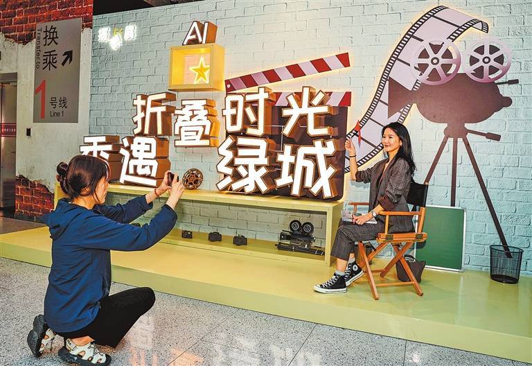 “绿城记忆·豫见未来”数字艺术影像展在郑开幕