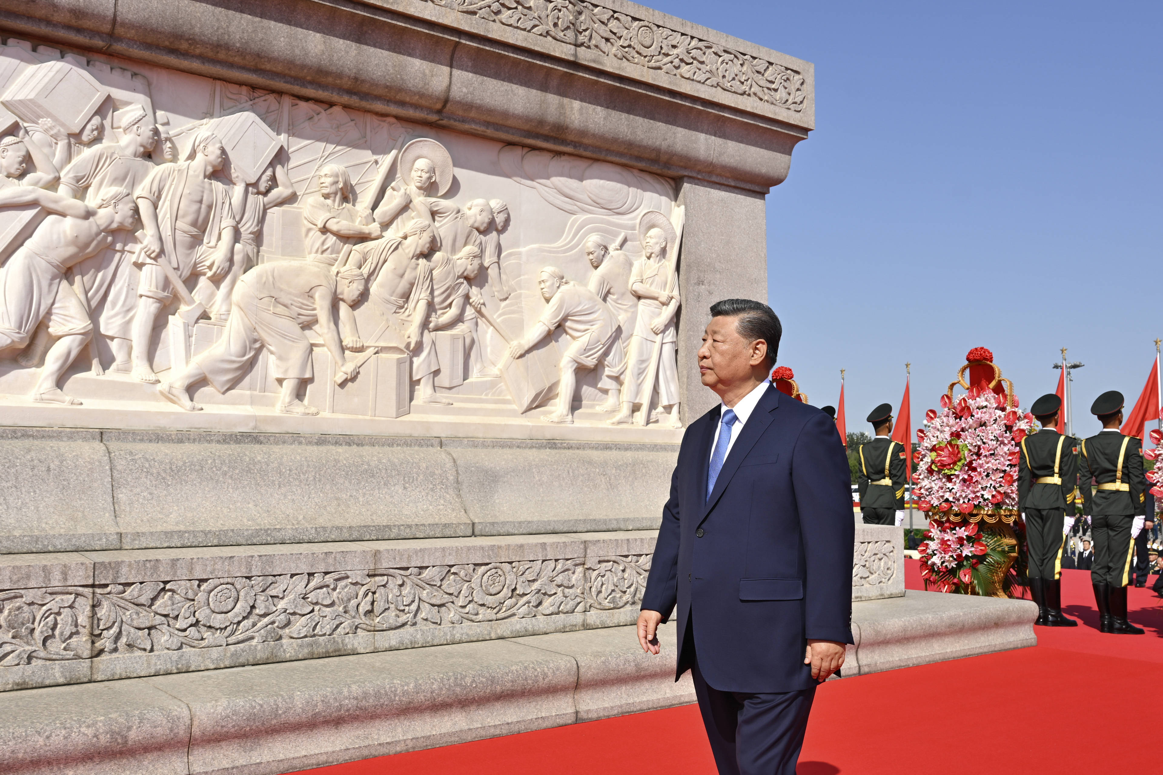 习近平等党和国家领导人出席烈士纪念日向人民英雄敬献花篮仪式