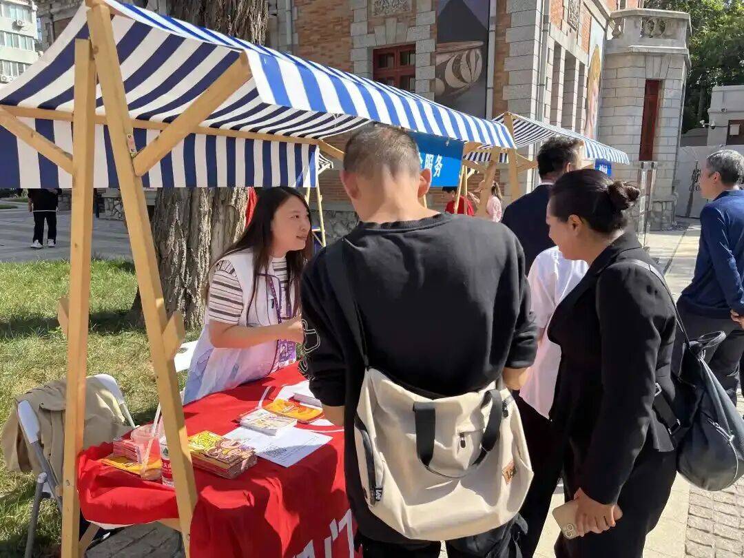 基层动态丨朝阳门街道总工会举办“金秋九月”现场招聘会