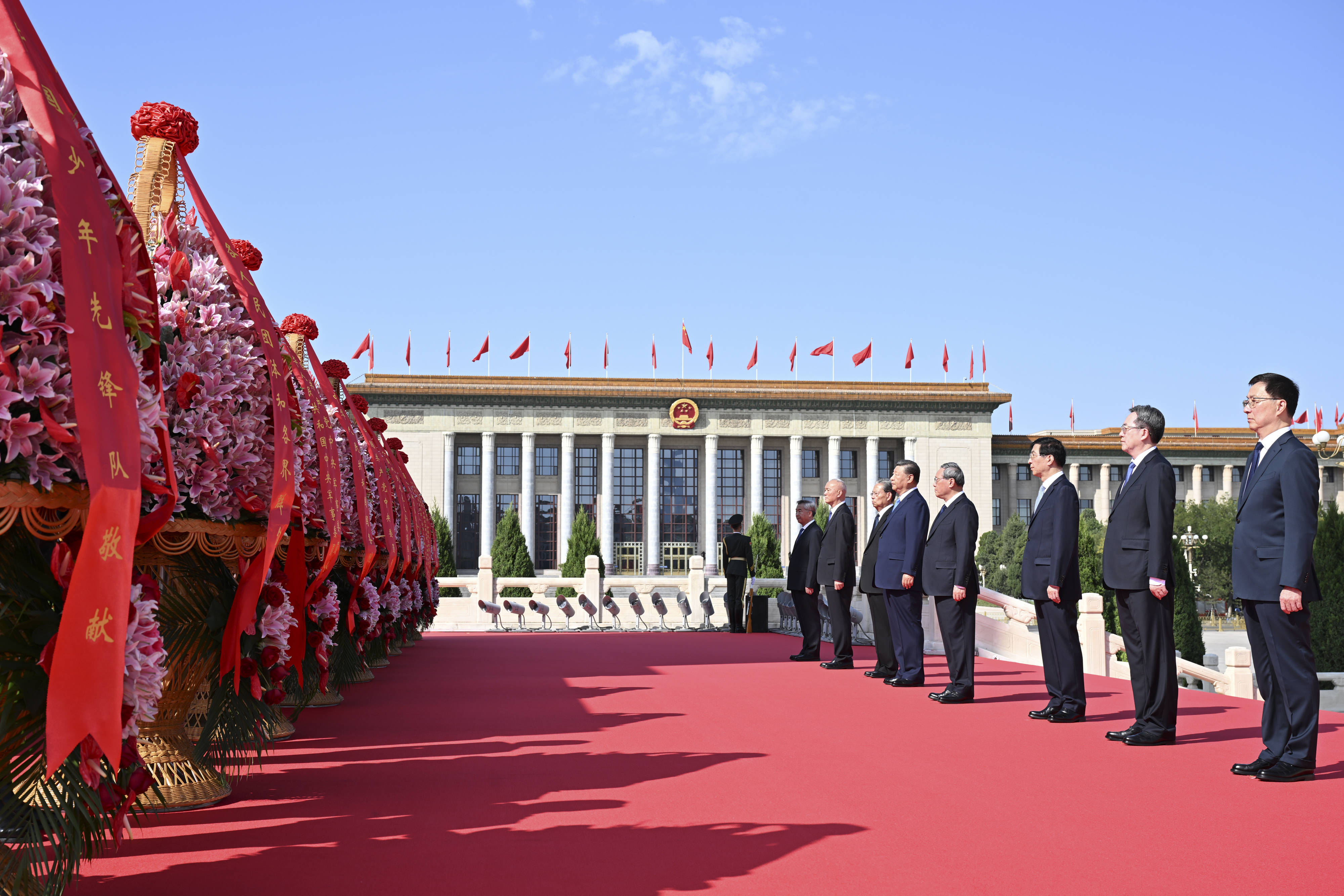 习近平等党和国家领导人出席烈士纪念日向人民英雄敬献花篮仪式