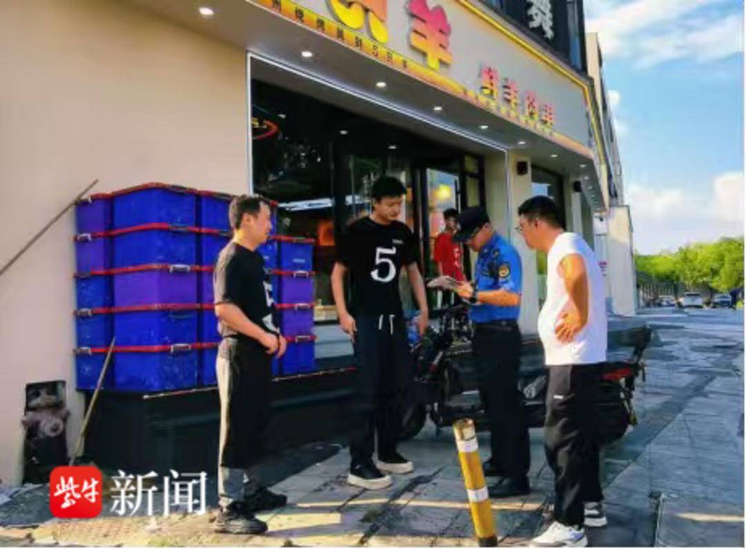 南京建邺城管：综合治理护航双节市容秩序