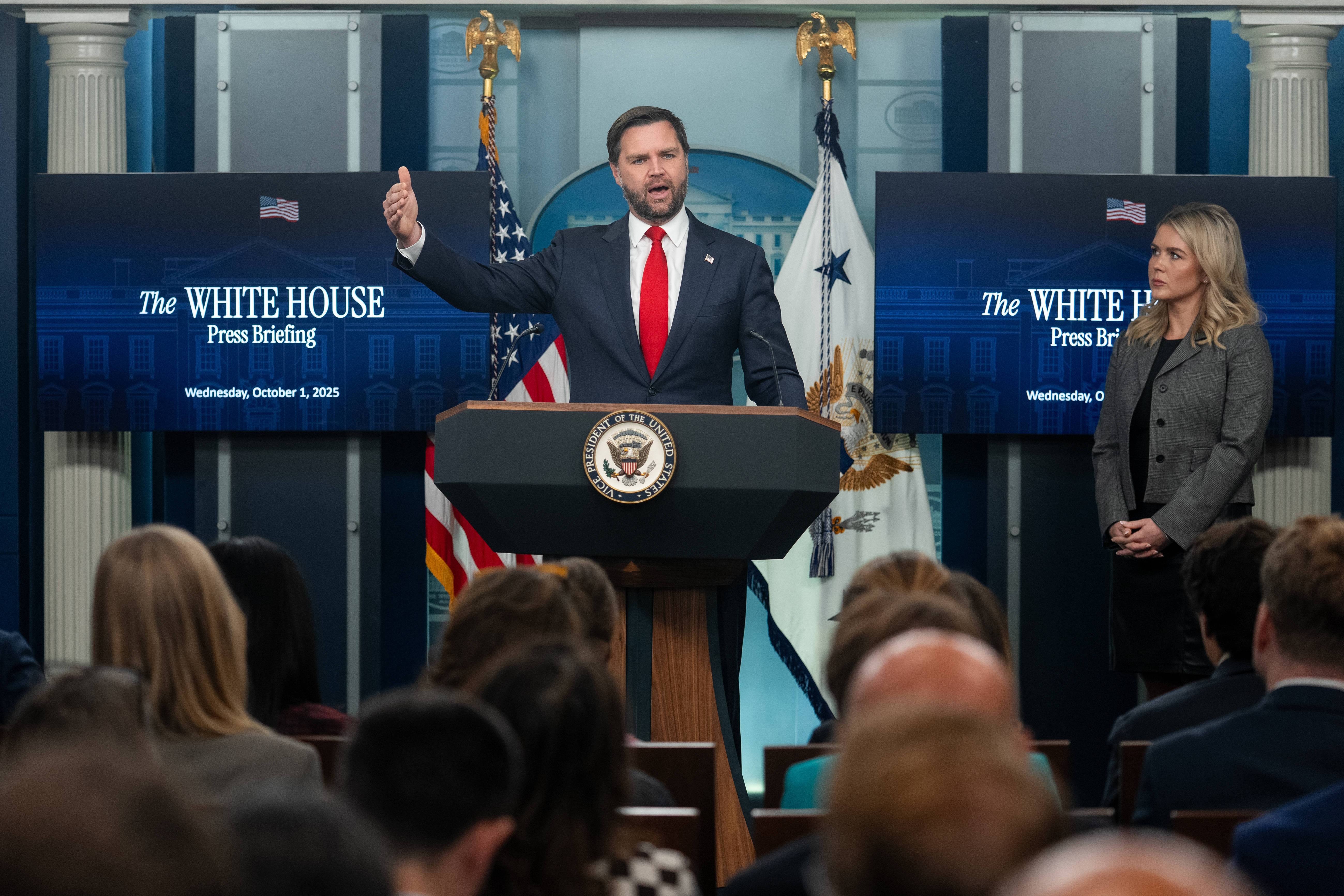 美国副总统万斯警告政府持续"停摆"可能引发裁员