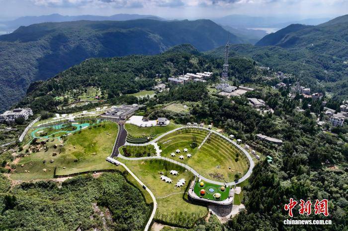 国庆假期 福州鼓岭“天空之城”吸引游客