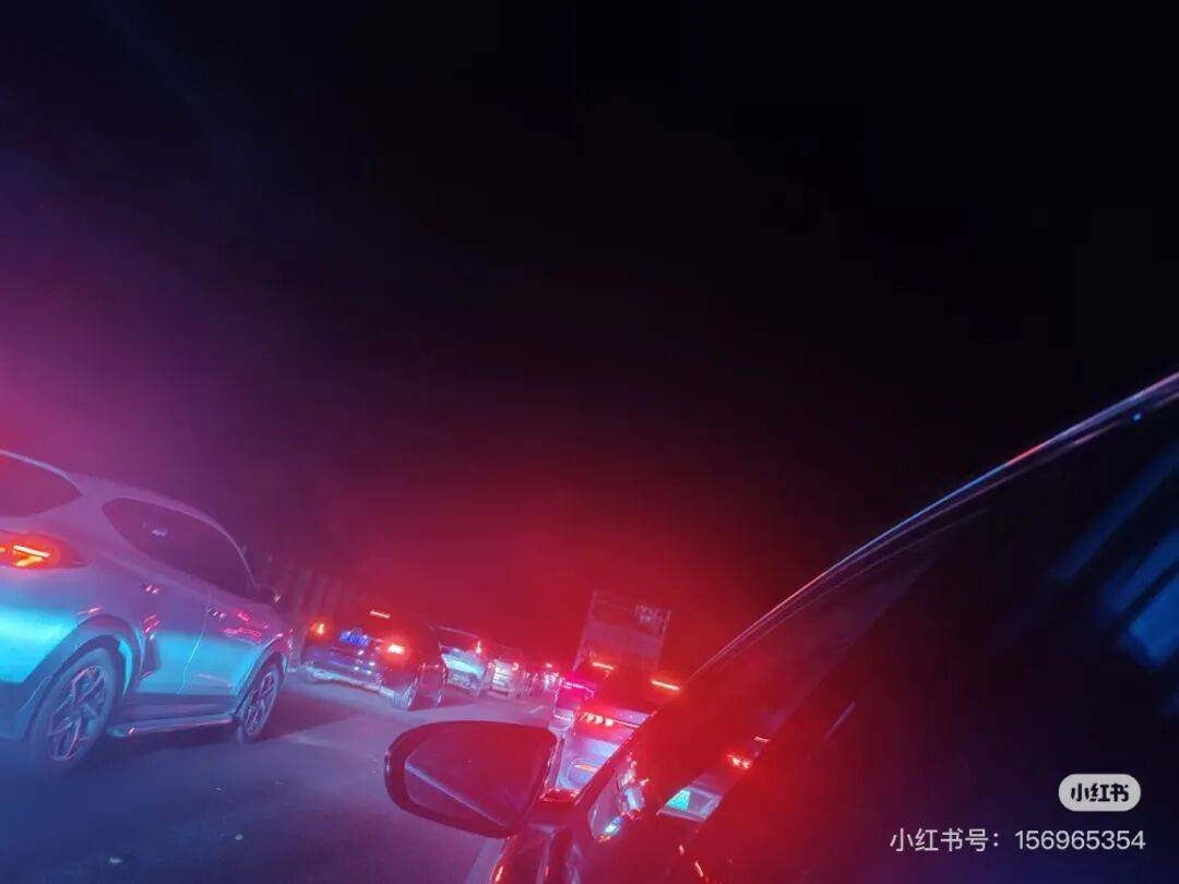 暴击！一路飘红！大批返深车主堵在路上！网友：都不在家里过中秋节吗