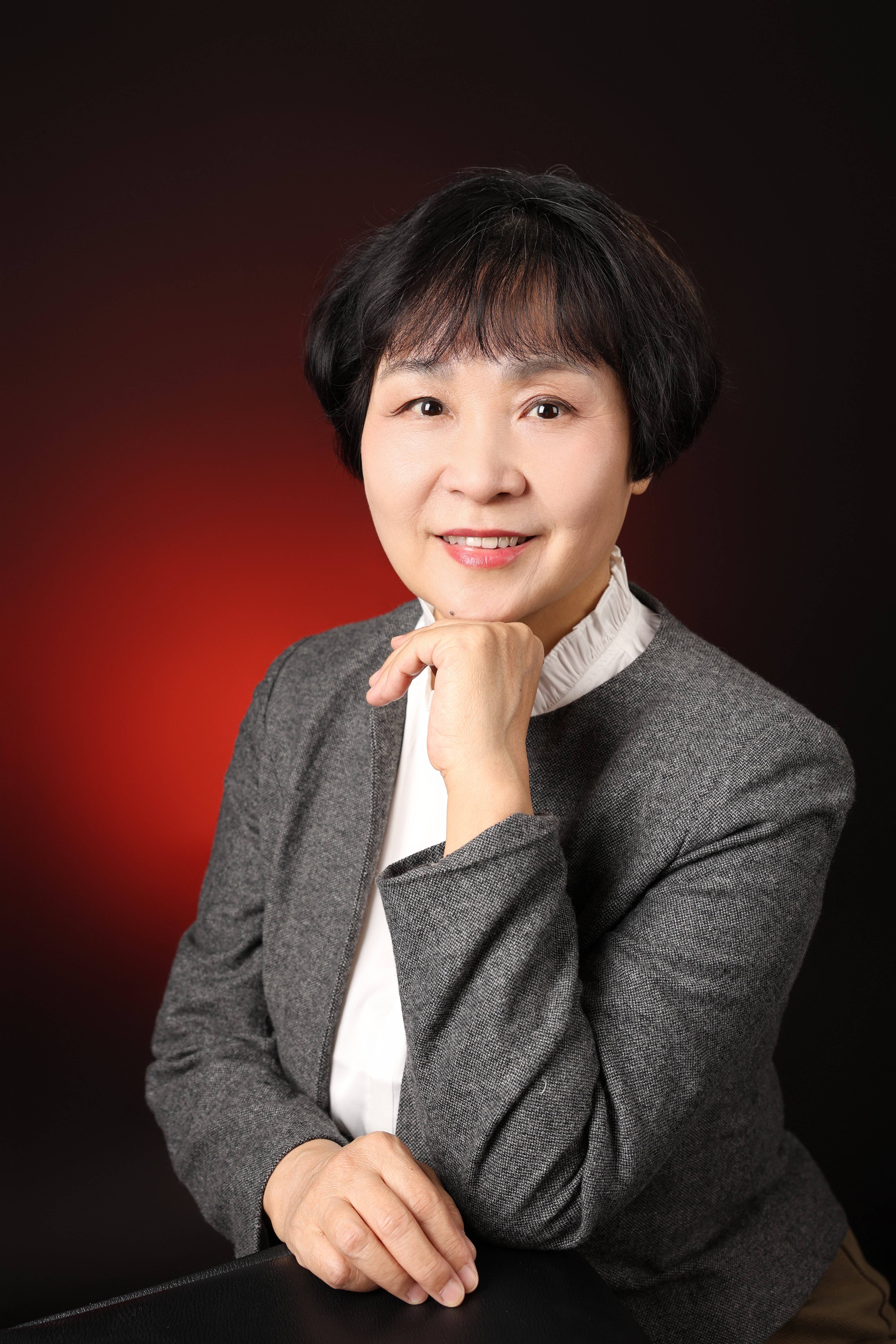 东西问|王昕:中国诗人为何对月亮情有独钟?