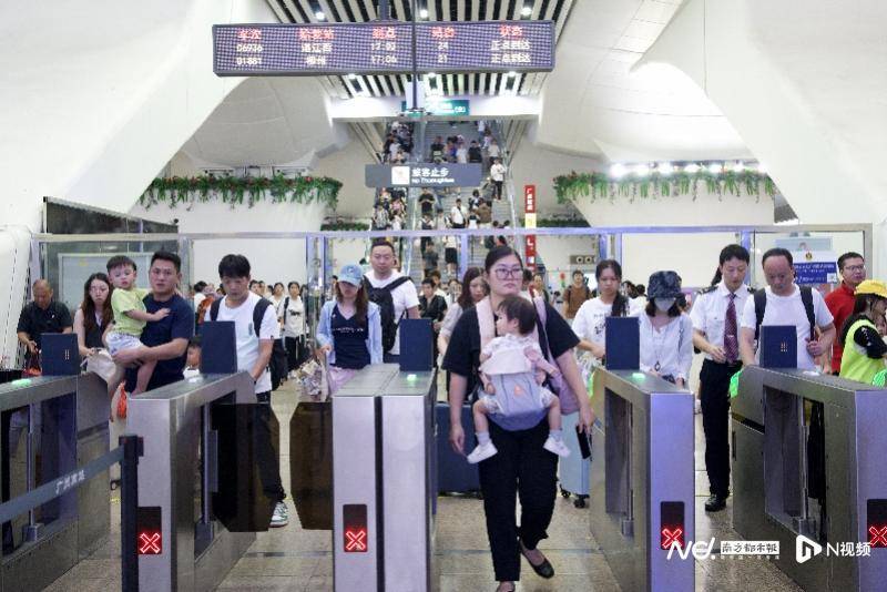 广东高速车流再创新高！这些路段允许借应急车道通行