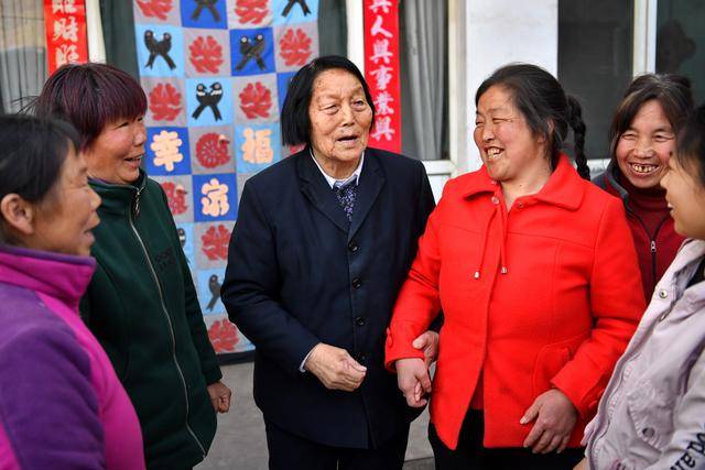 新华社政论丨携手为人类命运共同体撑起辽远发展天空——写在全球妇女峰会即将在北京举行之际