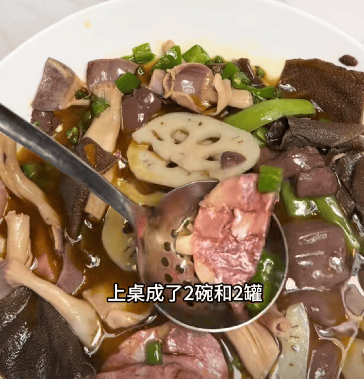女子点88元菜结账变358？餐厅：服务员新来的，食材是临时叫的外卖