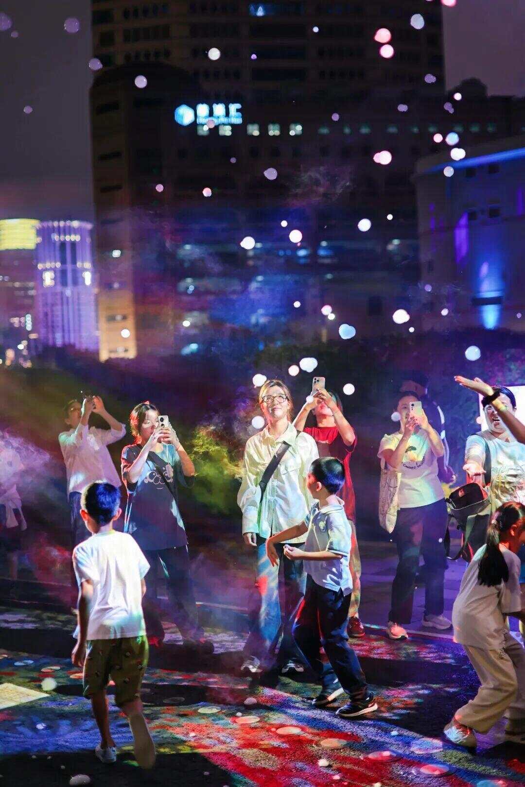 带动消费总金额10.7亿元！这些引爆全城的光影点位由这支团队打造→