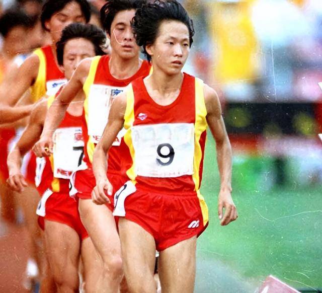 退役移居美国,三个孩子三个爹,52岁"东方神鹿"王军霞现状如何