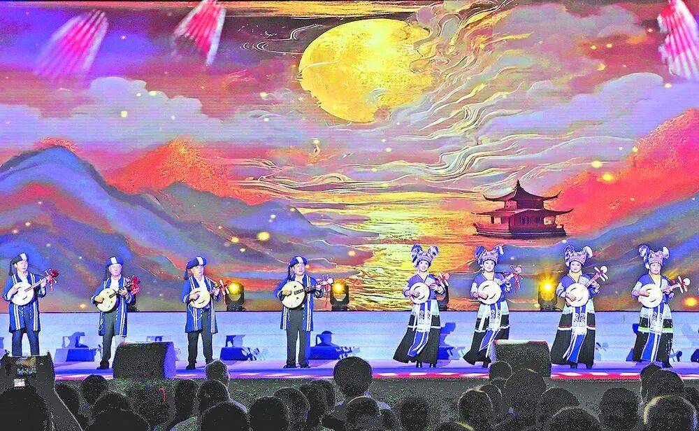 百色市第八届文艺汇演精品节目集中展演成功举行