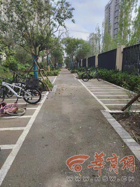 金年会- 金年会体育- 官网APP排查隐患 全民行动丨华商报报道后 小区车棚遗留金属框架已拆除