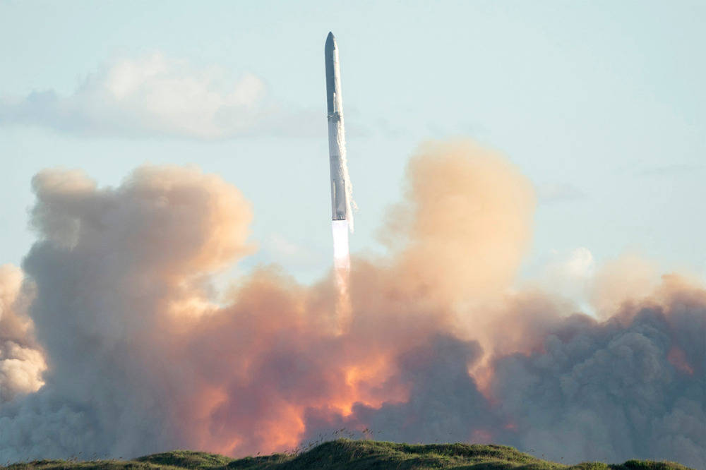 SpaceX星舰第十一次综合飞行测试成功：二代星舰谢幕，筷子夹飞船要来了