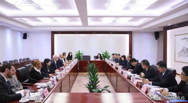 工信部部长李乐成会见库克