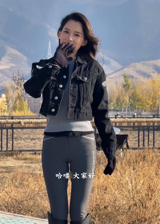 ！铲马粪修马蹄接地气穿紧身裤三角区显尴尬pg电子模拟器电脑版森林北分享养马日常(图11)