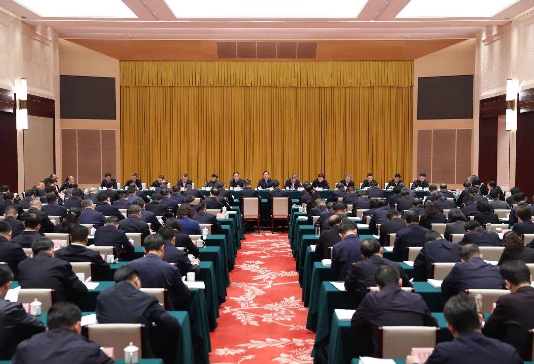 王忠林主持召开省委常委会（扩大）会议暨市州党委书记座谈会 坚定信心决战决胜全面完成全年经济社会发展目标任务 李殿勋孙伟诸葛宇杰出席