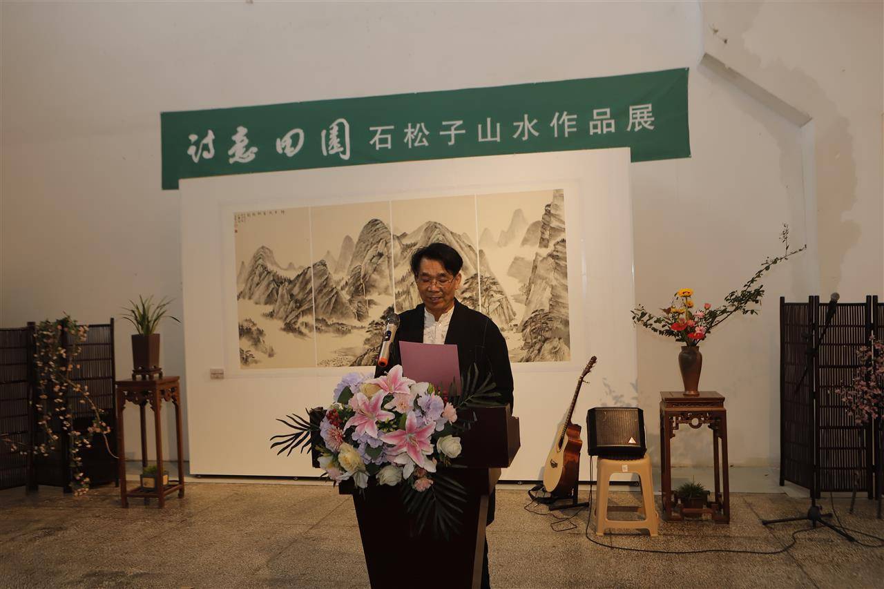 溪水山峦,晨雾炊烟