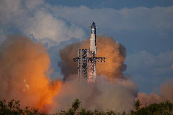 嫌SpaceX进度慢，NASA局长：开放竞争，得抢先中国登月